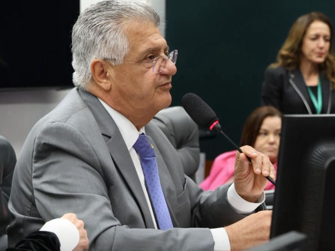 Bacelar comemora aprovação do fim da escala 6x1 no Senado